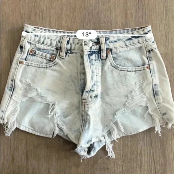 Pull & Bear Distressed Denim Shorts - Acid Wash - Size XS - Picture 9 of 10